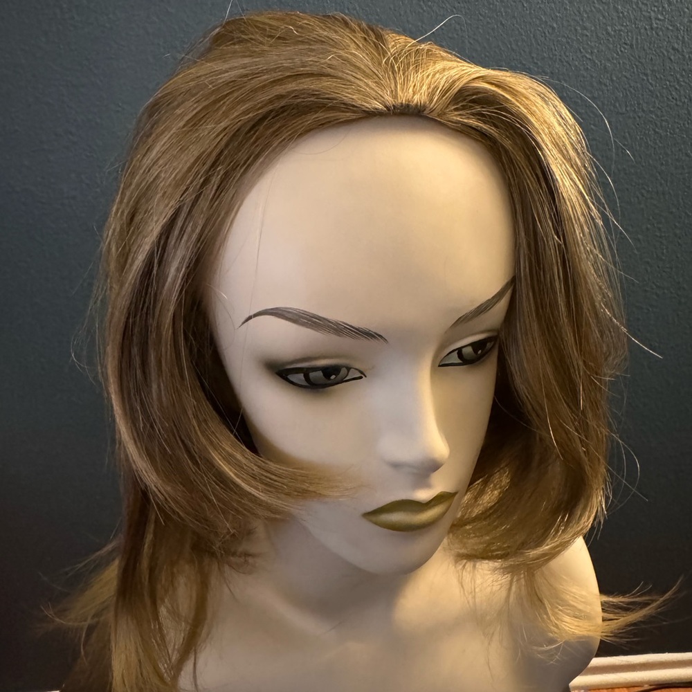 Elegant Light Brown Women's Wig